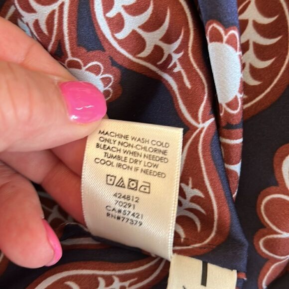 Ann Taylor black burgundy floral short sleeve blouse Size M - Picture 6 of 9